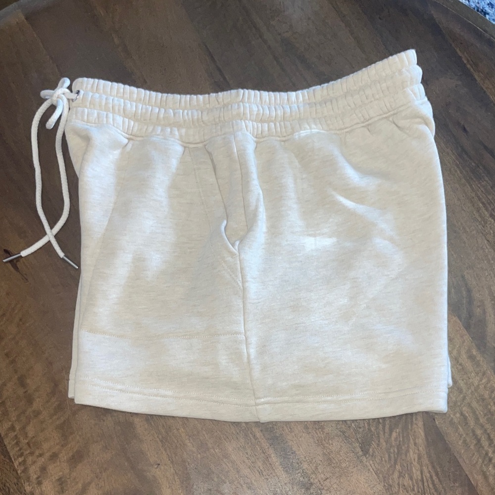 Women's Lou & Grey Cream Shorts, NWOT, size M - Picture 2 of 4